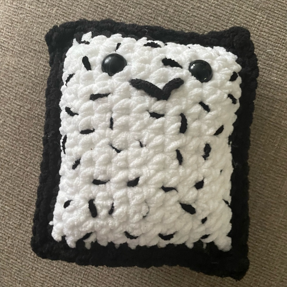 🖤🤍Black and White Crocheted toast it plush🤍🖤